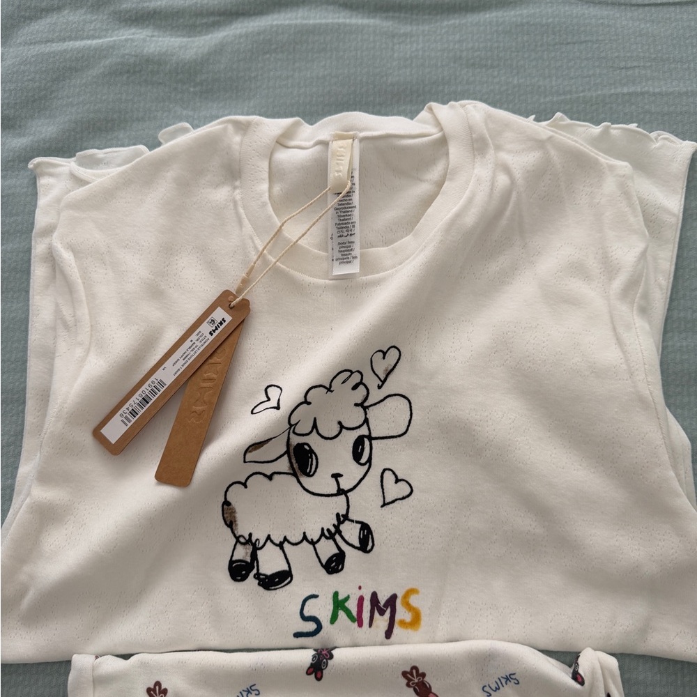 SKIMS White Scalloped Short-Sleeve Graphic Tee & Printed Pajama Pants Set - Picture 2 of 6